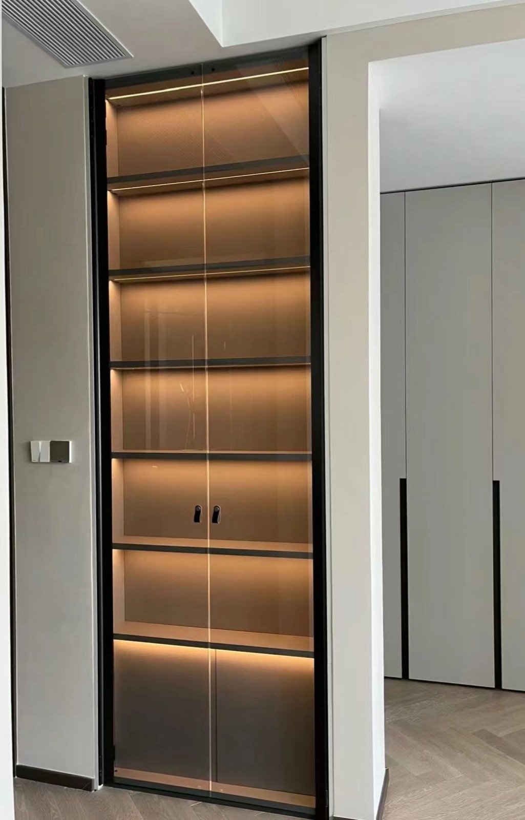 Single frame door